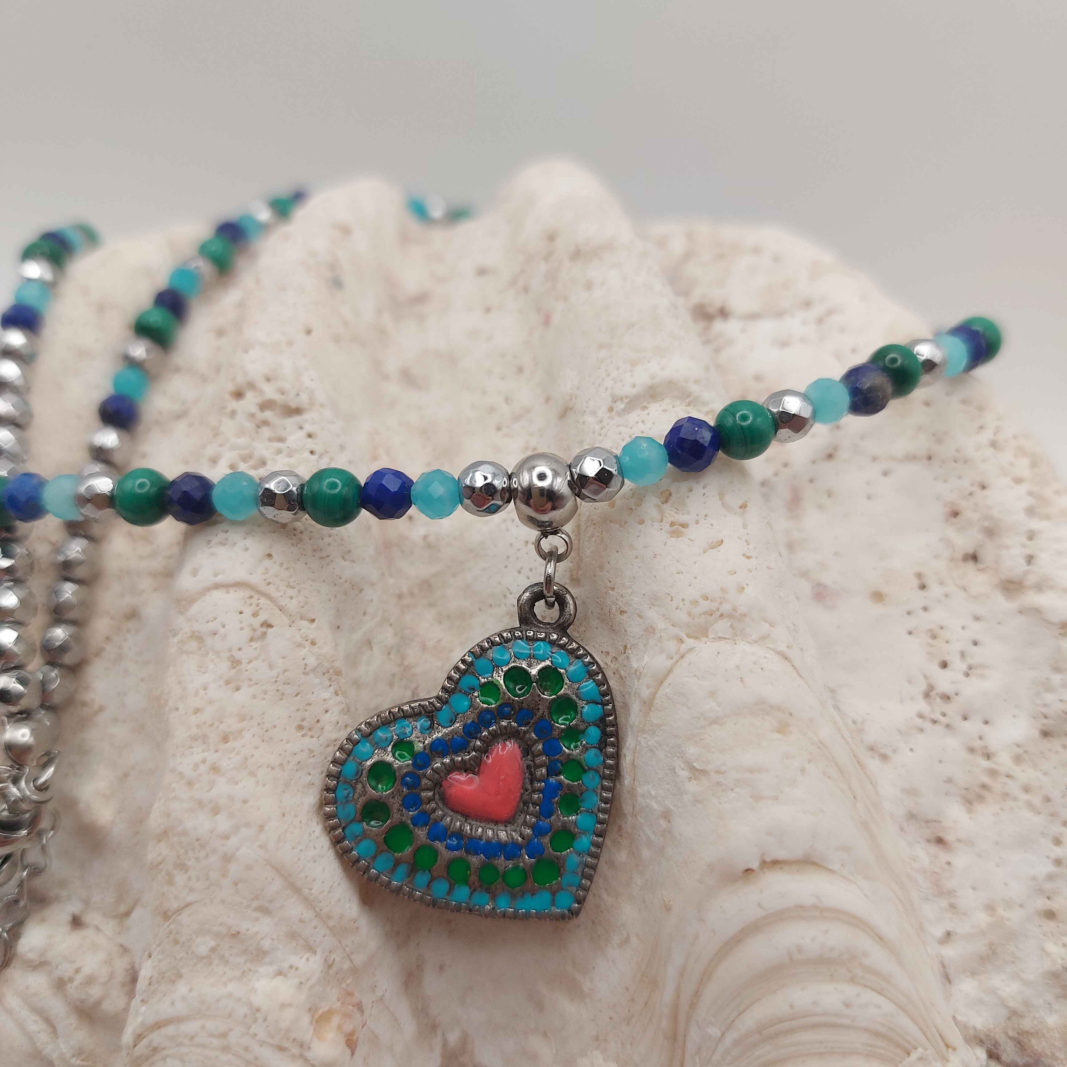 Malachit, lápisz lazuli, amazonit és hematit ásvány nyaklánc szív medállal galéria kép