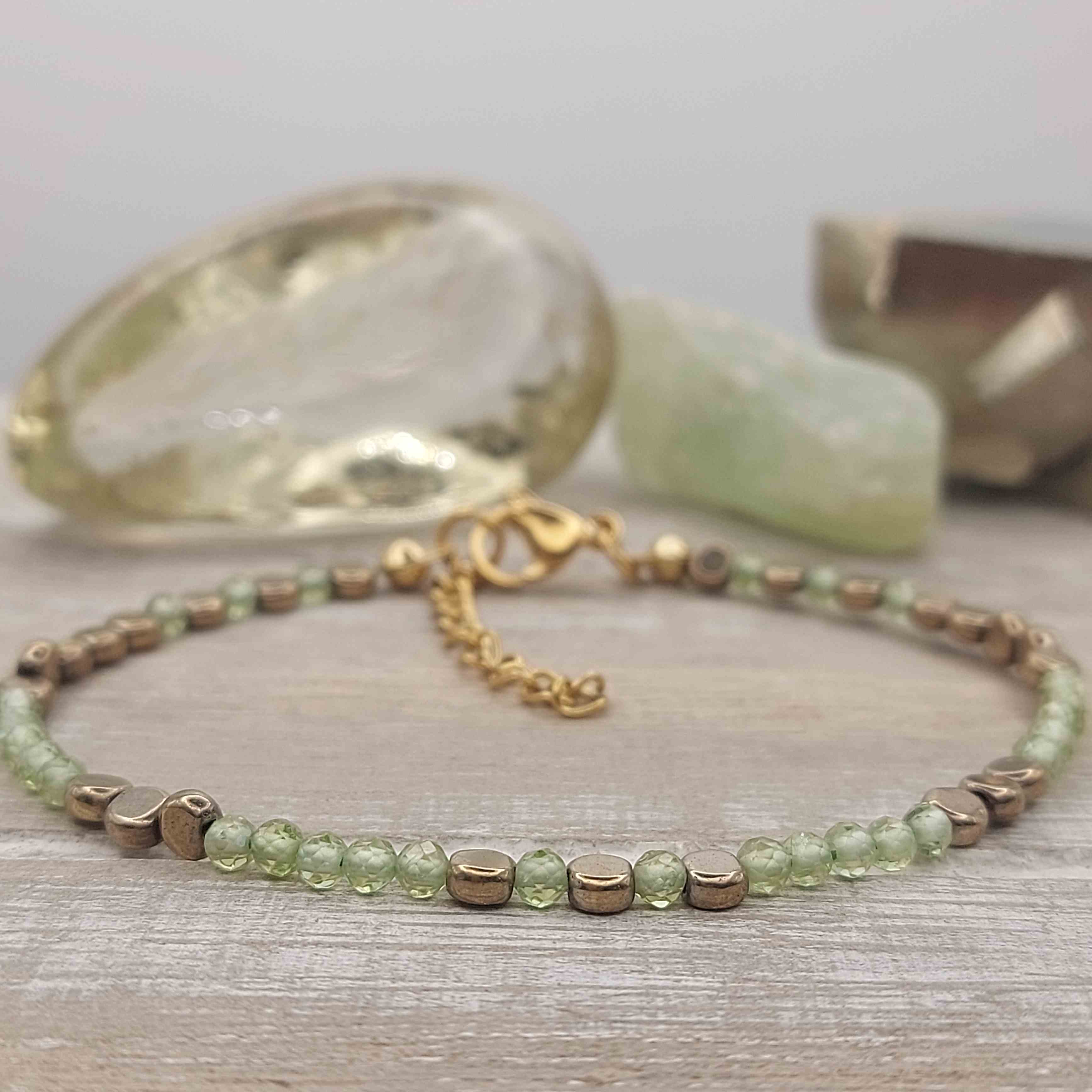 Olivin (peridot) és hematit női ásvány karkötő galéria kép