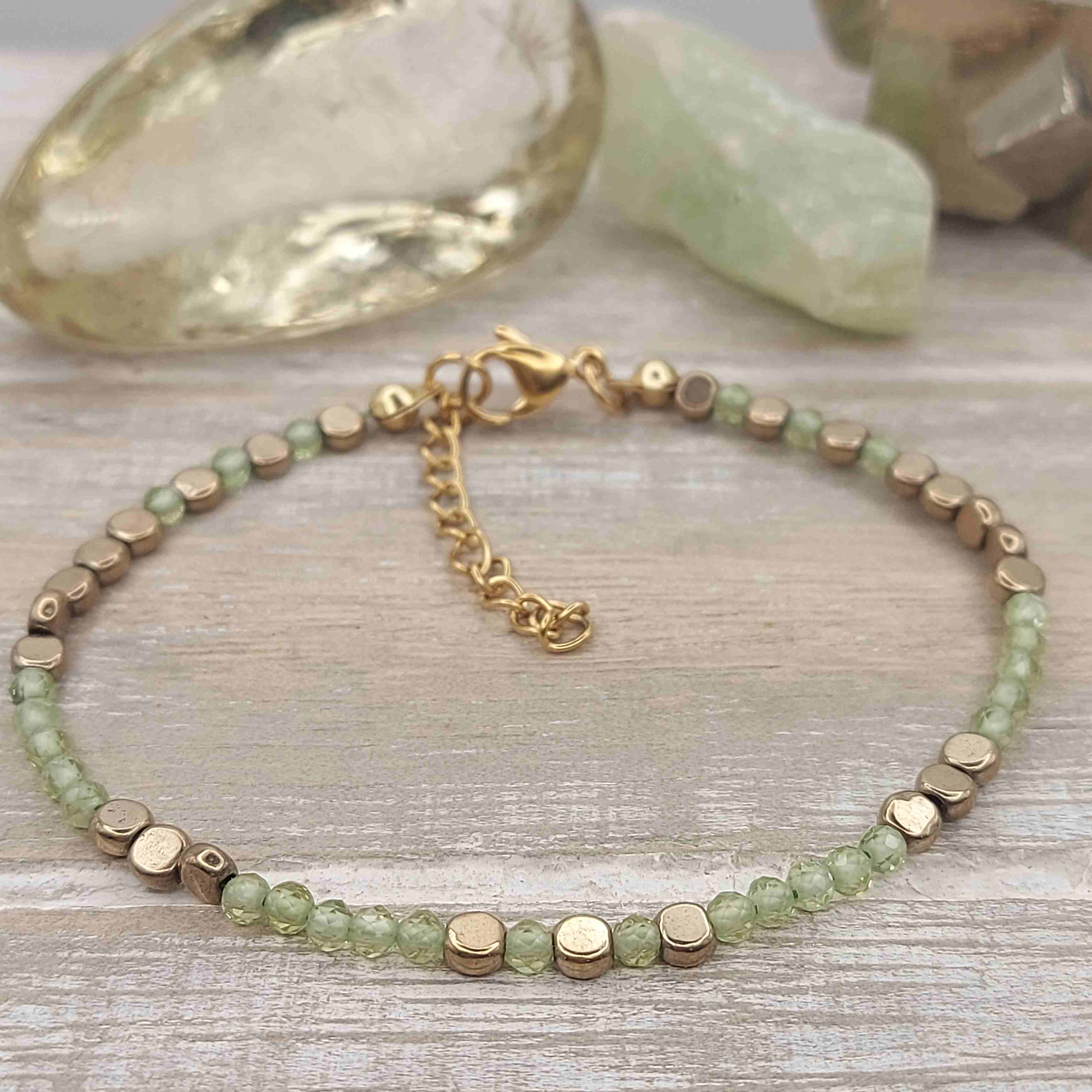 Olivin (peridot) és hematit női ásvány karkötő galéria kép