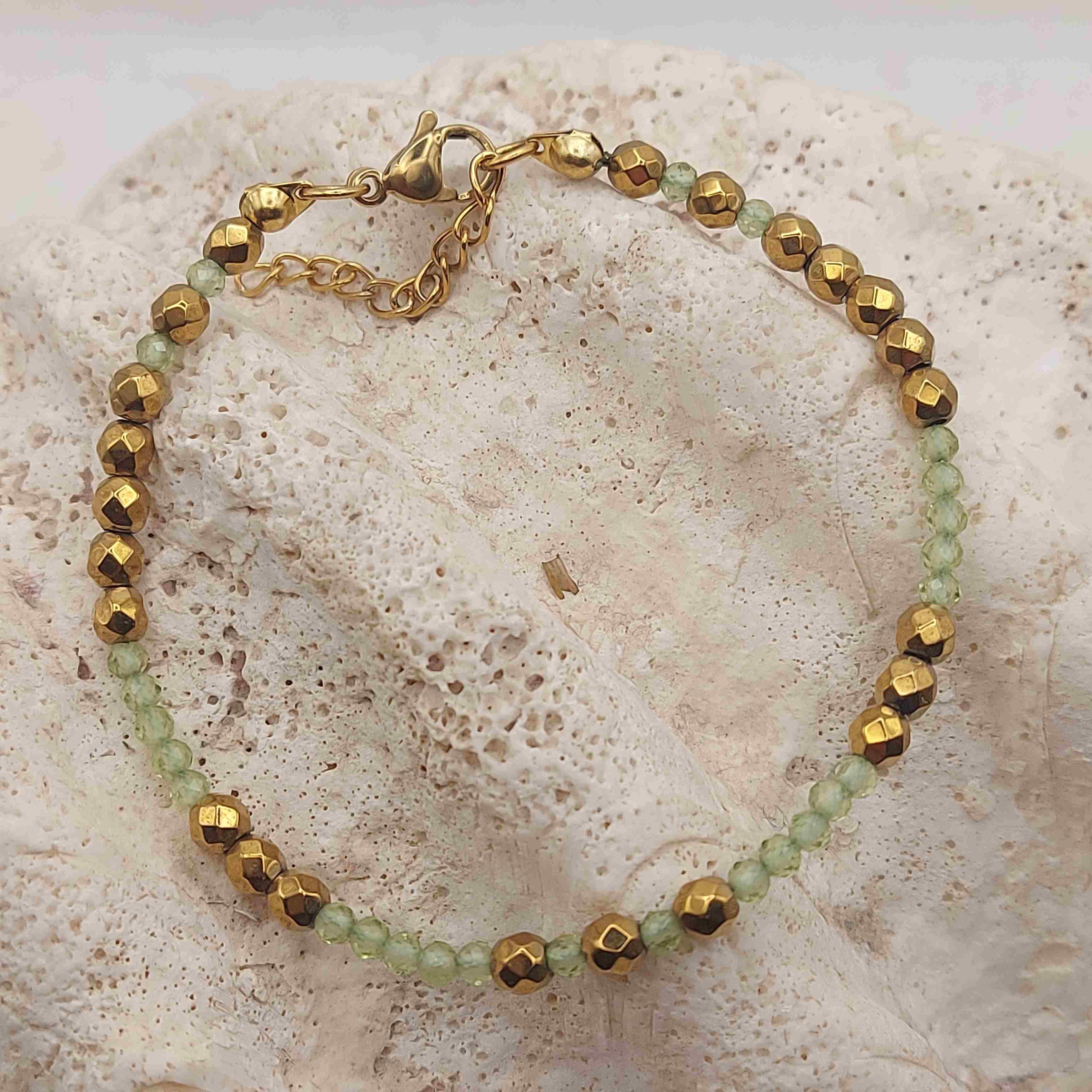 Olivin (peridot) és hematit női ásvány karkötő galéria kép