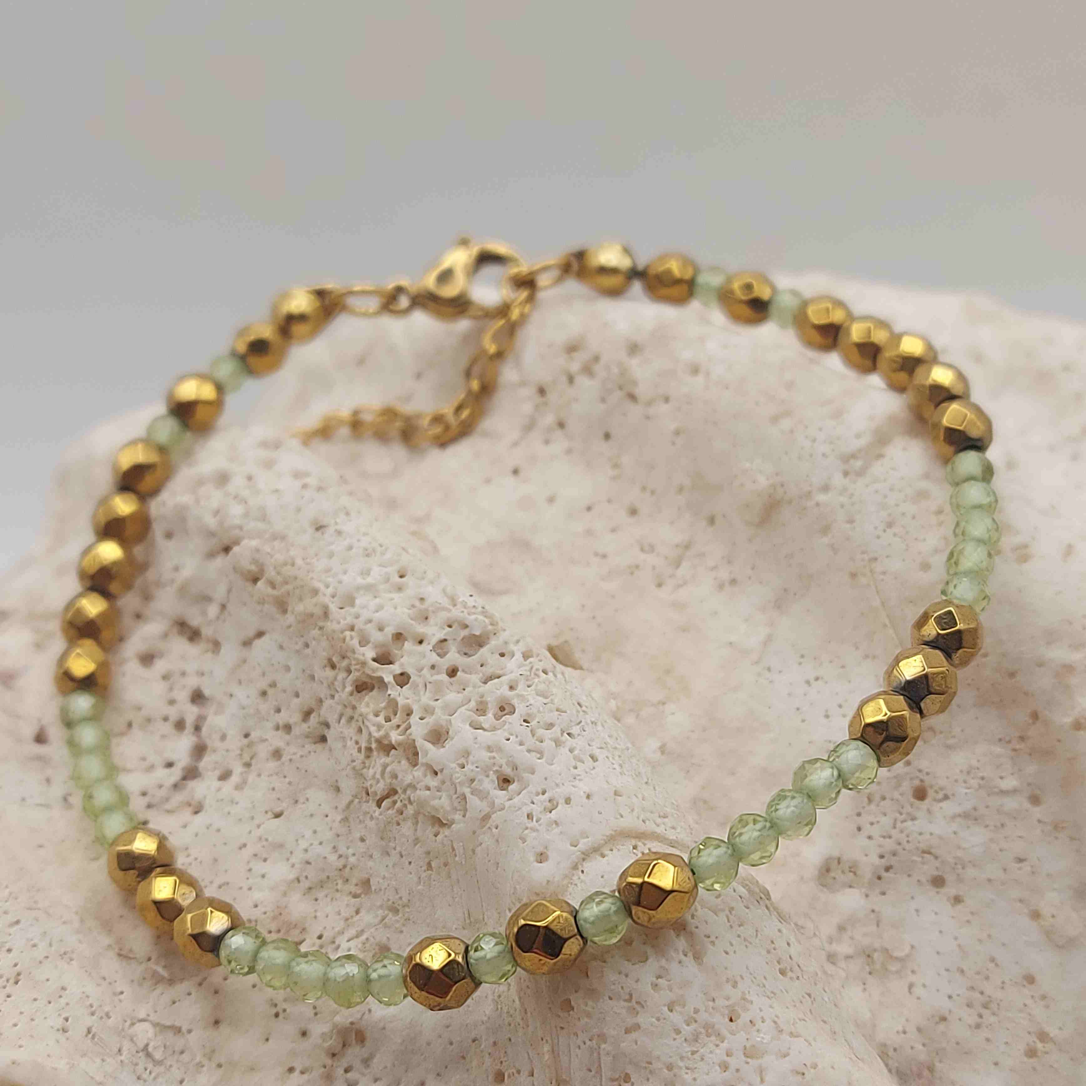 Olivin (peridot) és hematit női ásvány karkötő