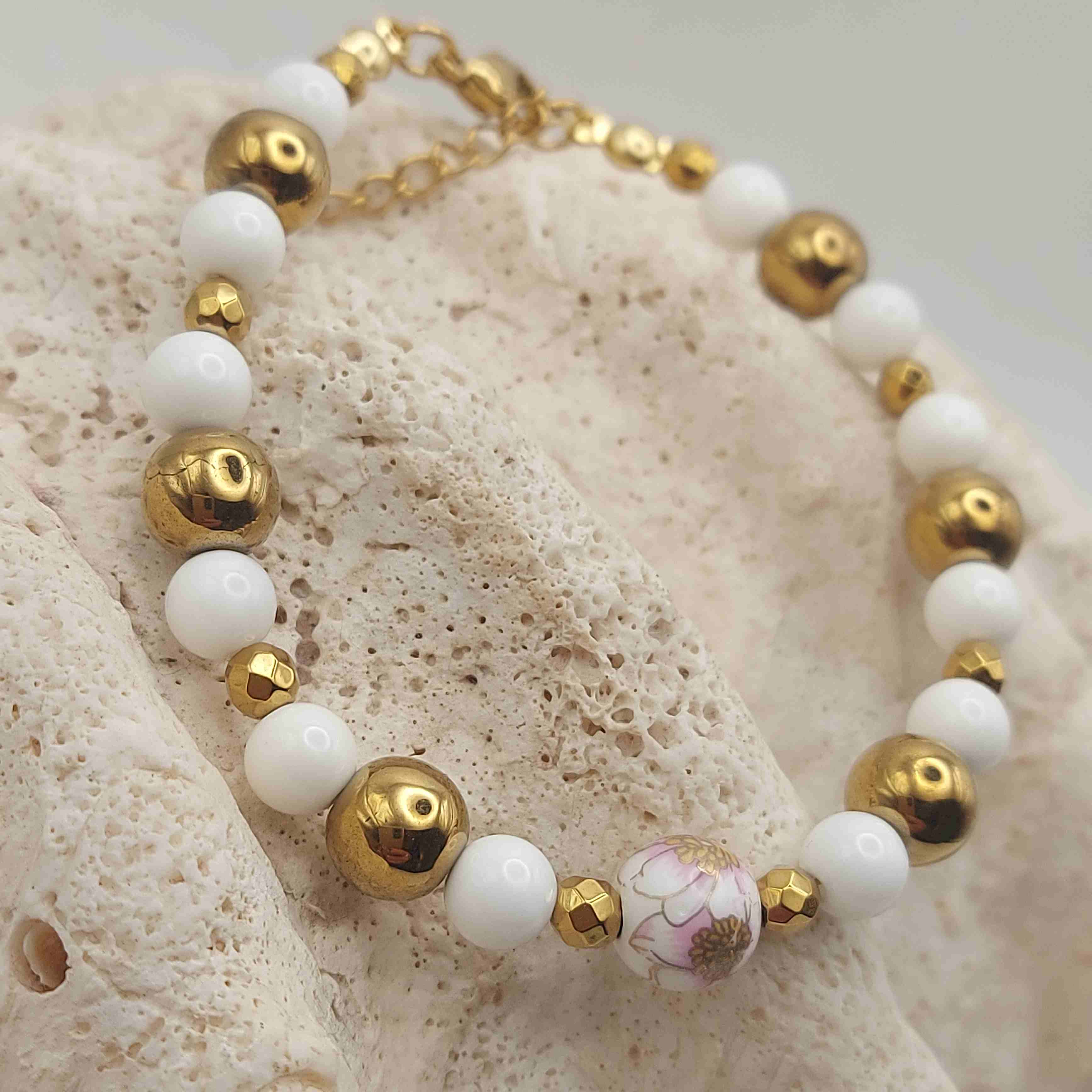 Kagylógyöngy és hematit női ásvány karkötő galéria kép