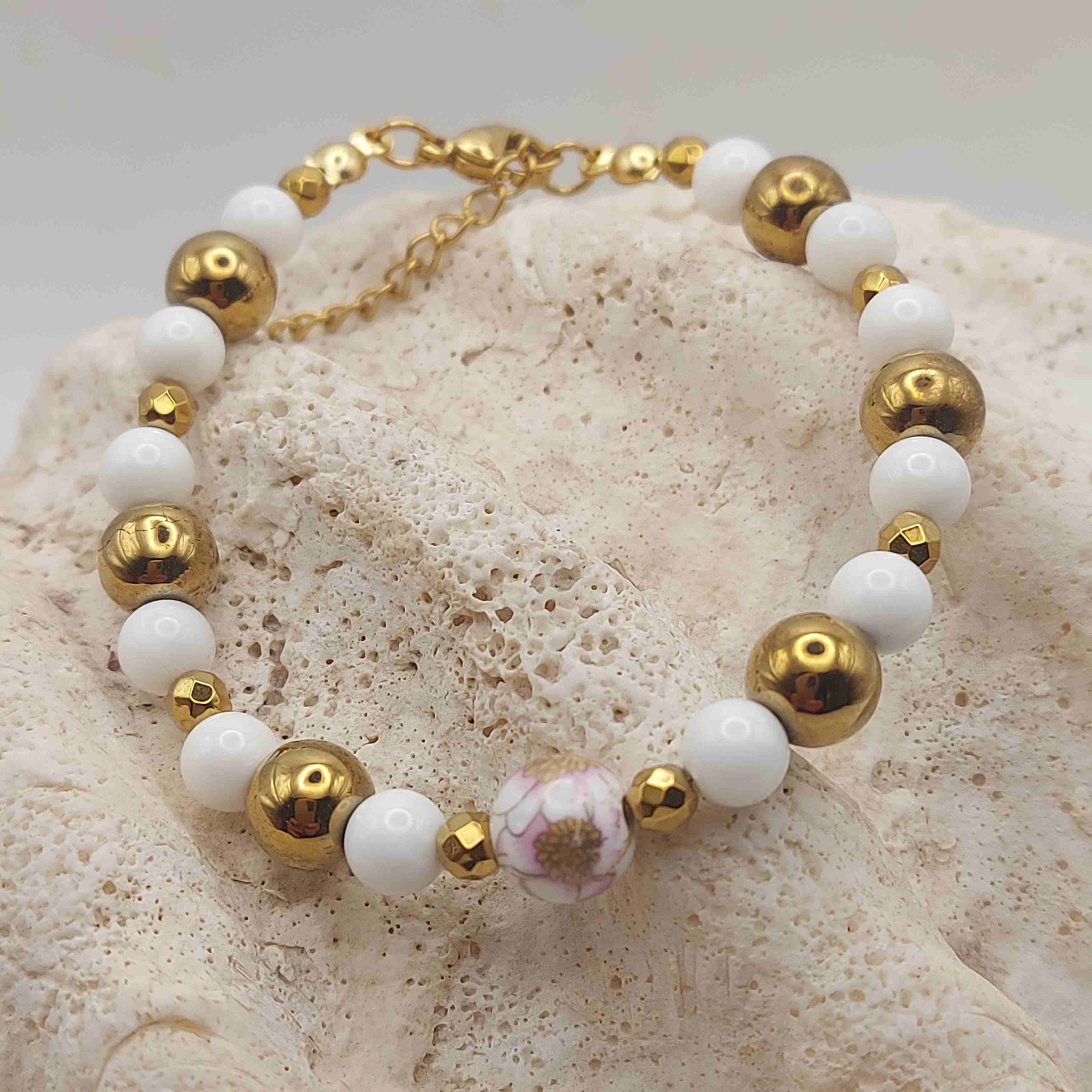 Kagylógyöngy és hematit női ásvány karkötő galéria kép