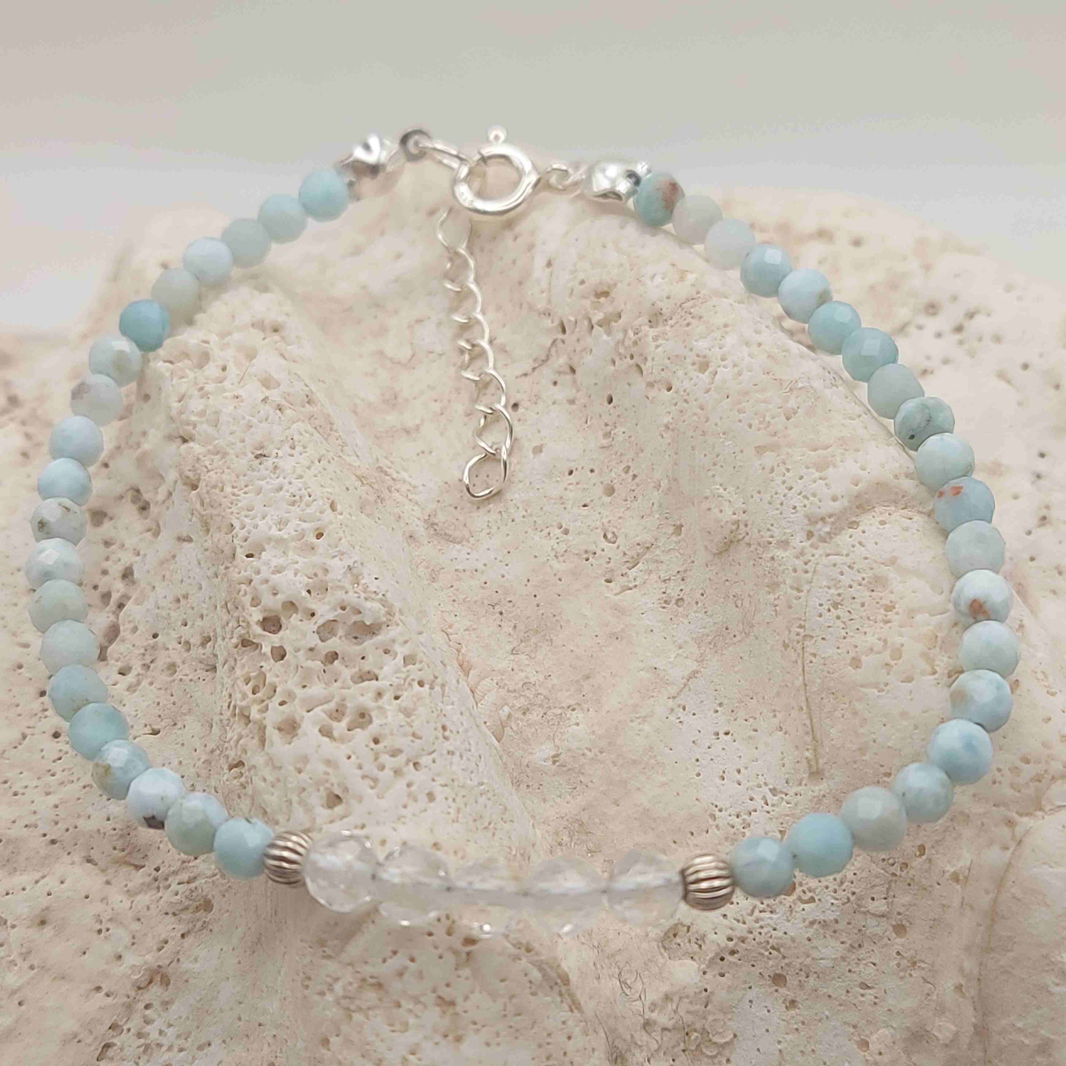 Larimár ásvány karkötő fehér topázzal galéria kép