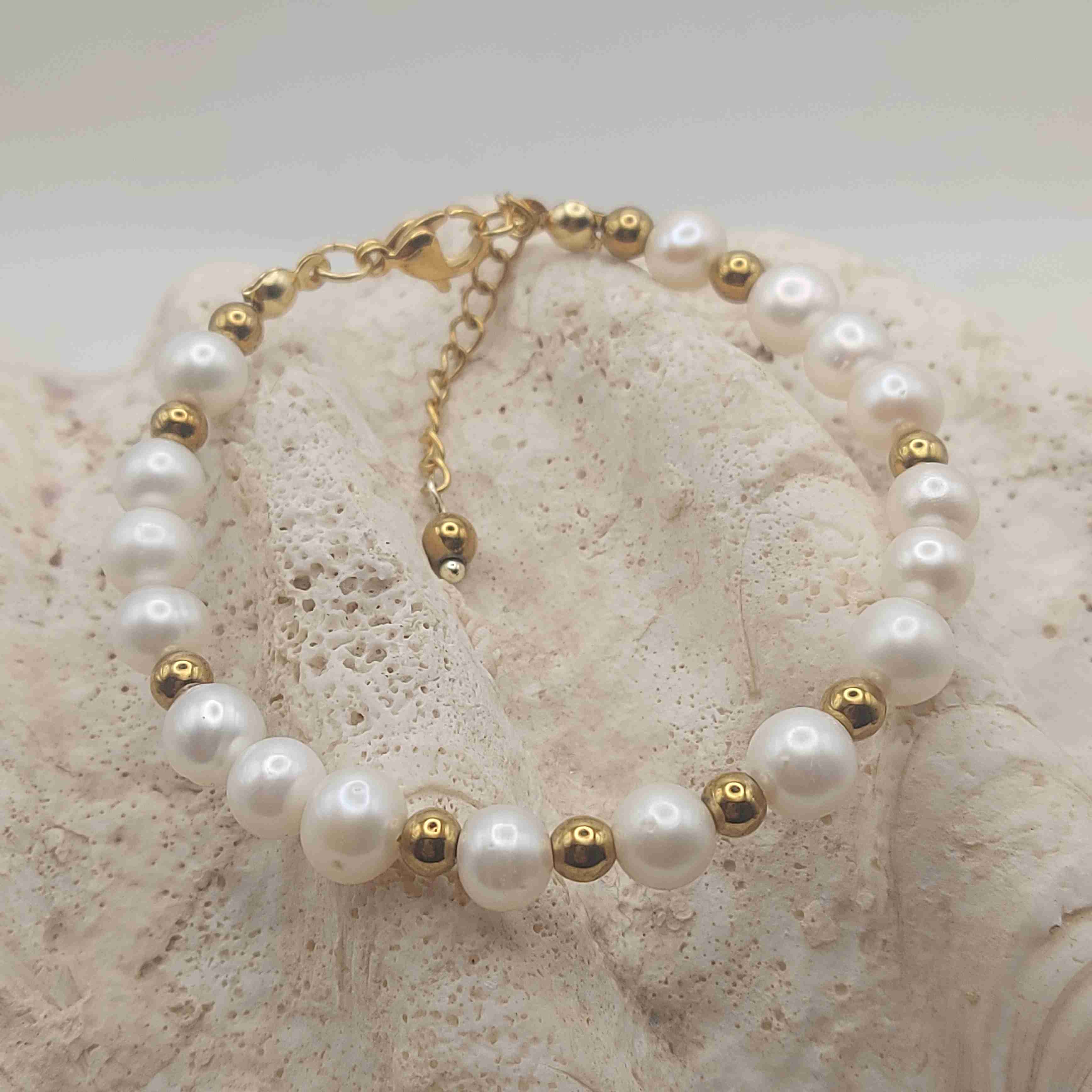 Tenyésztett gyöngy karkötő hematit ásvánnyal galéria kép